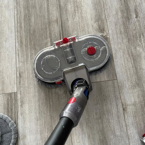 Christine A. review of Elektrischer Wischaufsatz passend für Dyson V7/ V8/ V10/ V11/ V15 (2 Wischpads inkl.)