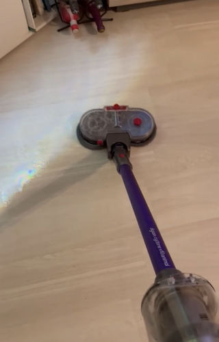 Theresa R. review of Elektrischer Wischaufsatz passend für Dyson V7/ V8/ V10/ V11/ V12/ V15 (2 Wischpads inkl.)