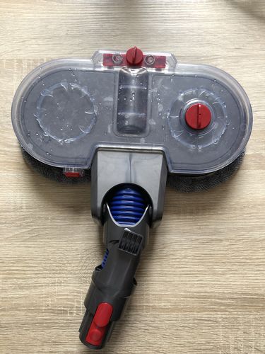 Bianca B. review of Elektrischer Wischaufsatz passend für Dyson V7/ V8/ V10/ V11/ V15 (2 Wischpads inkl.)