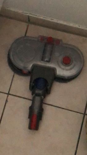 Yasin T. review of Elektrischer Wischaufsatz passend für Dyson V7/ V8/ V10/ V11/ V15 (2 Wischpads inkl.)