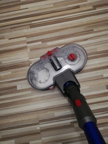 Claudia G. review of Elektrischer Wischaufsatz passend für Dyson V7/ V8/ V10/ V11/ V15 (2 Wischpads inkl.)