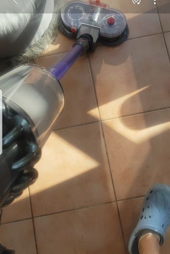 Jacqueline G. review of Elektrischer Wischaufsatz passend für Dyson V7/ V8/ V10/ V11/ V15 (2 Wischpads inkl.)