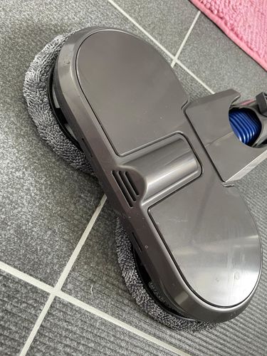 Susanne L. review of Elektrischer Wischaufsatz passend für Dyson V7/ V8/ V10/ V11/ V15 (2 Wischpads inkl.)