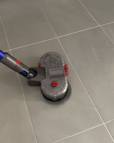 Katrin S. review of Elektrischer Wischaufsatz passend für Dyson V7/ V8/ V10/ V11/ V15 (2 Wischpads inkl.)